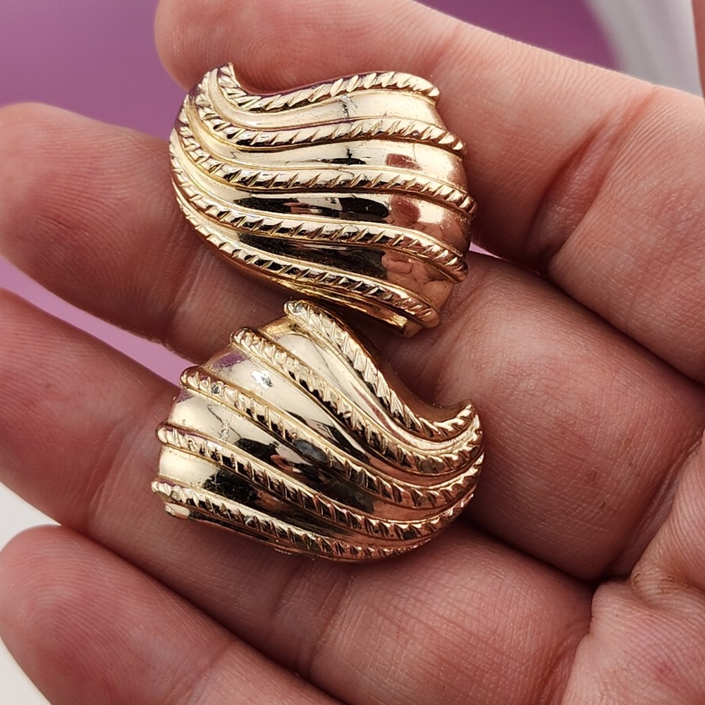 Corolite Gold Tone Sculptural Wave Clip On Earrings Textured Retro Statement